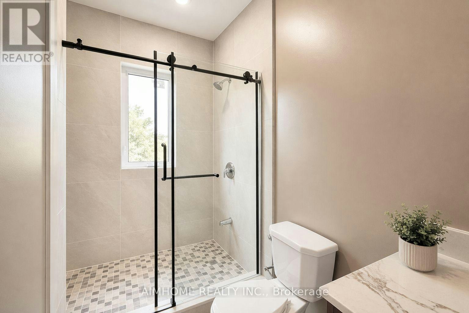 3-15 Waddington Crescent, Toronto, ON, M2J 2Z9 - 7