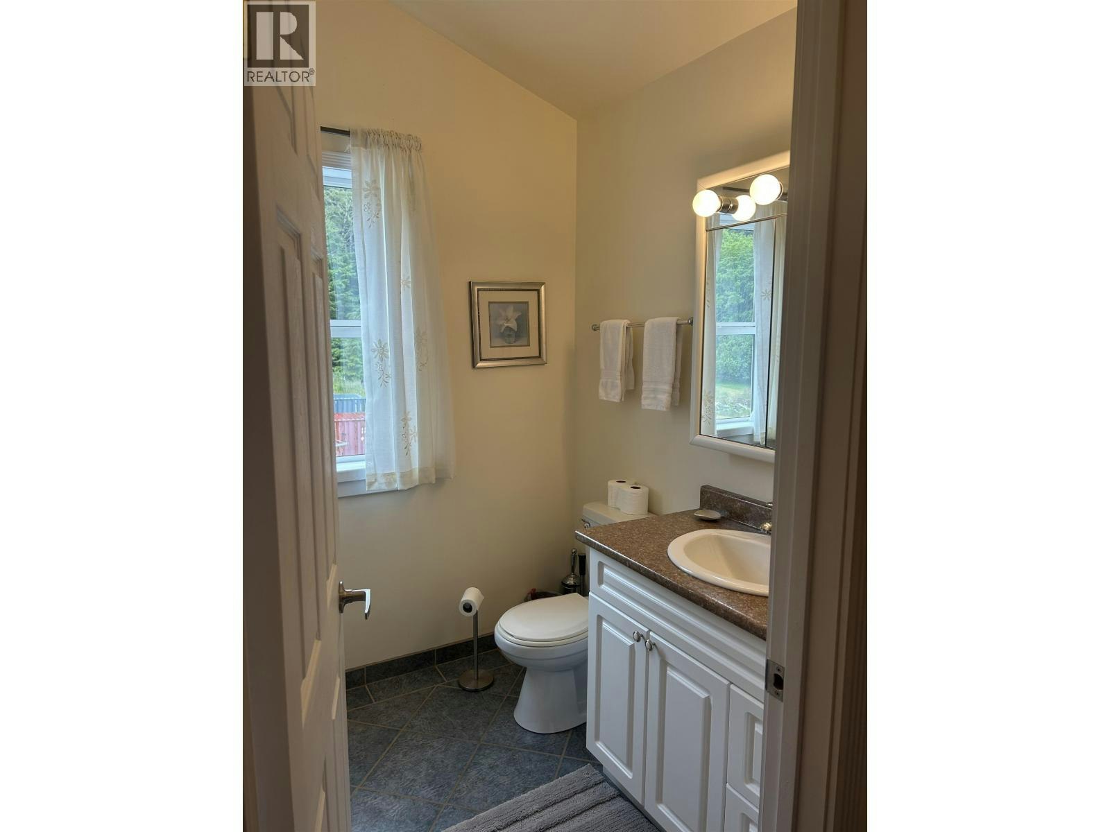 525 Beach Road, Daajing Giids, BC, V0T 1T0 - 9