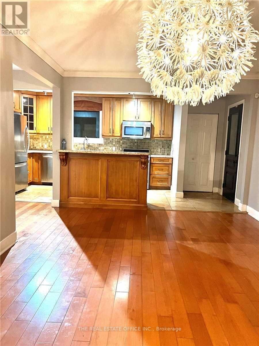 UPPER-44 Dallas Road, Toronto, ON, M2R 2J6 - 4