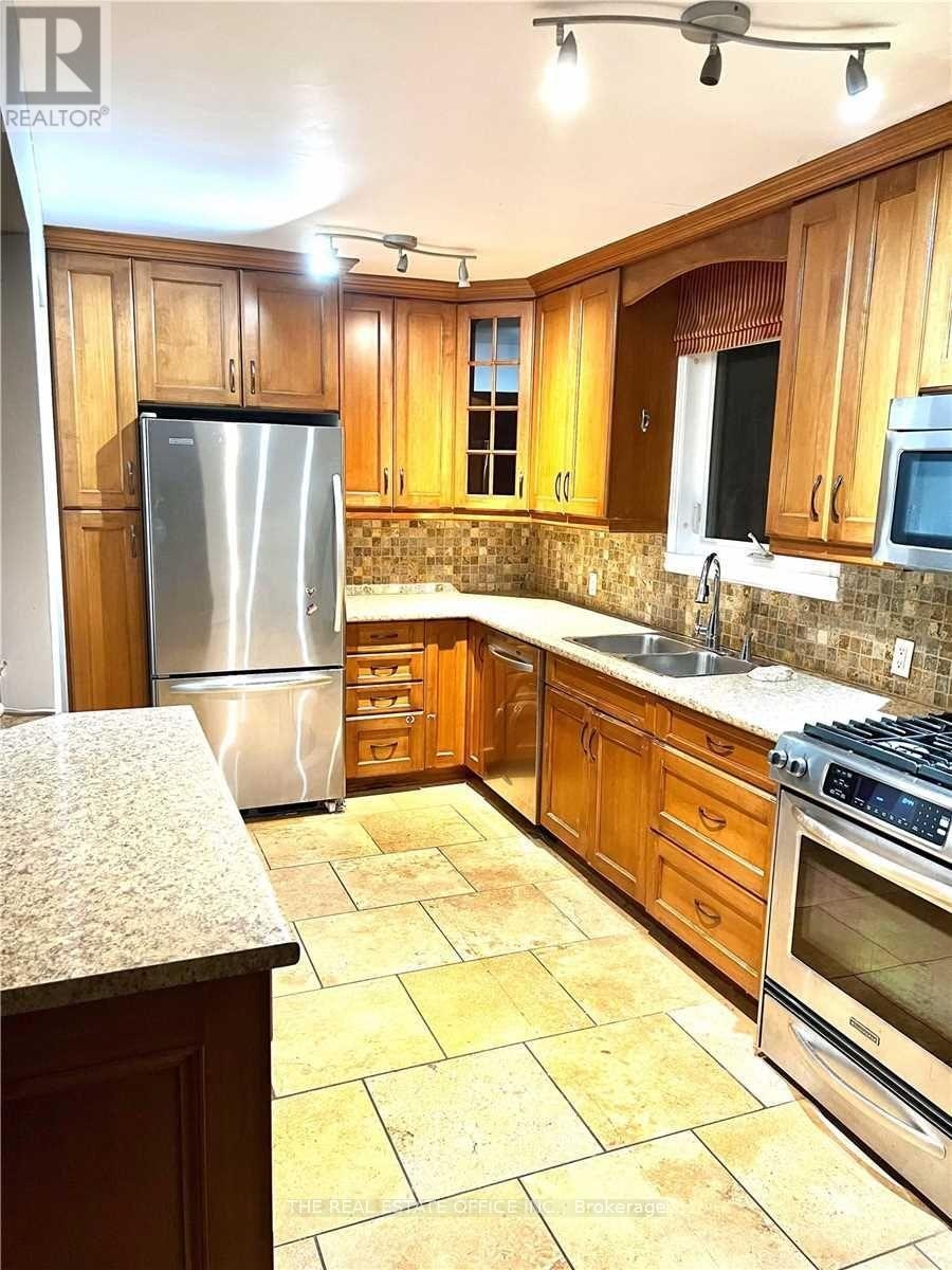UPPER-44 Dallas Road, Toronto, ON, M2R 2J6 - 3