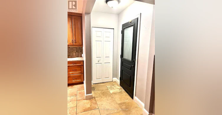 UPPER-44 Dallas Road, Toronto, ON, M2R 2J6 - 2