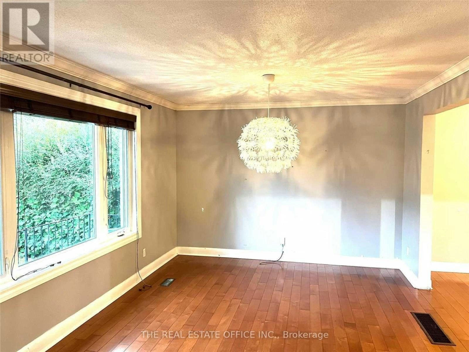 UPPER-44 Dallas Road, Toronto, ON, M2R 2J6 - 9