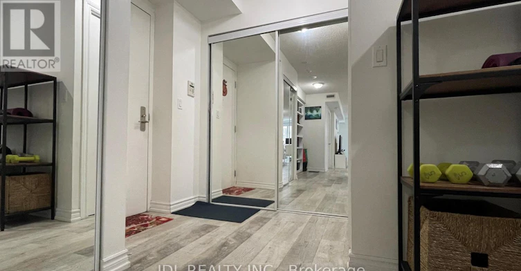 310-761 Bay Street, Toronto, ON, M5G 2R2 - 2