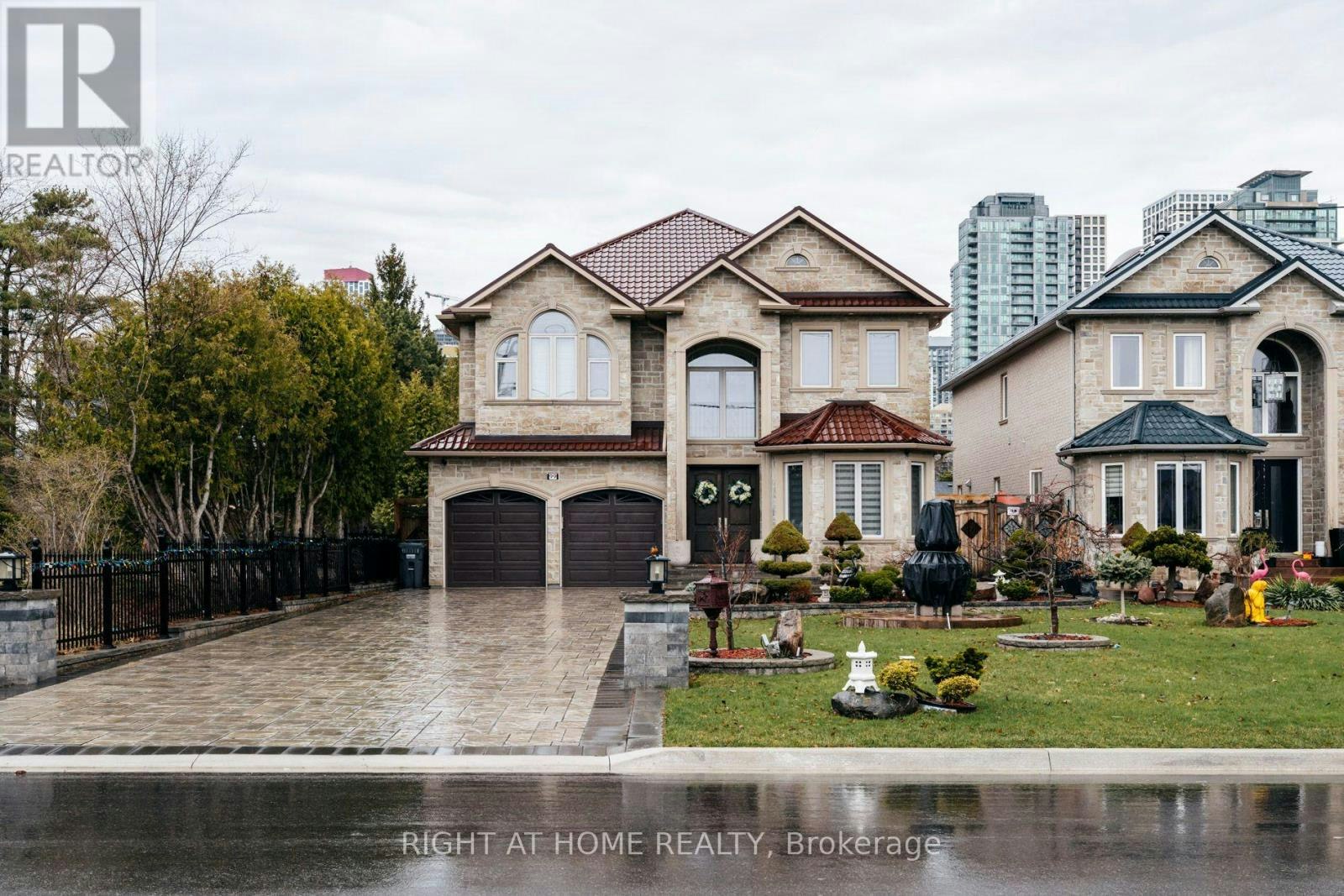 99 Fairview Road W, Mississauga, ON, L5B 1K7