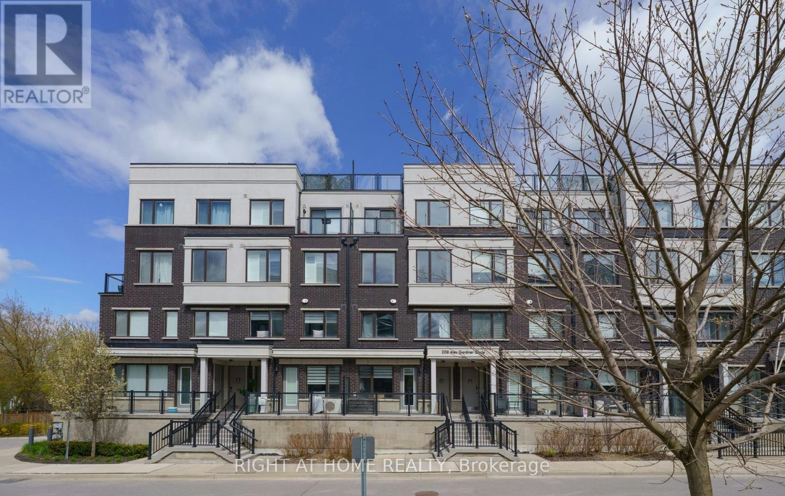 34-200 Alex Gardner Circle, Aurora, ON, L4G 3G5