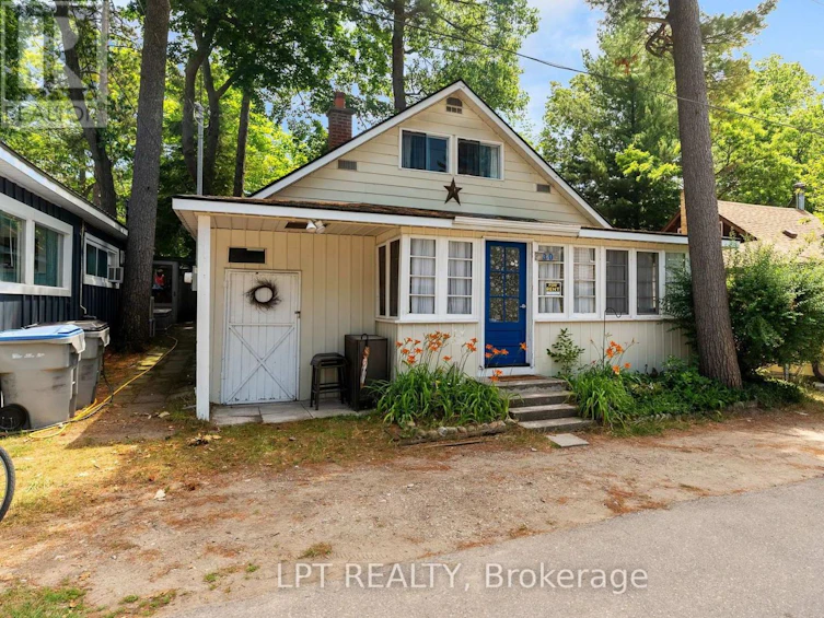 30 Woodward Avenue, Lambton Shores, ON, N0M 1T0