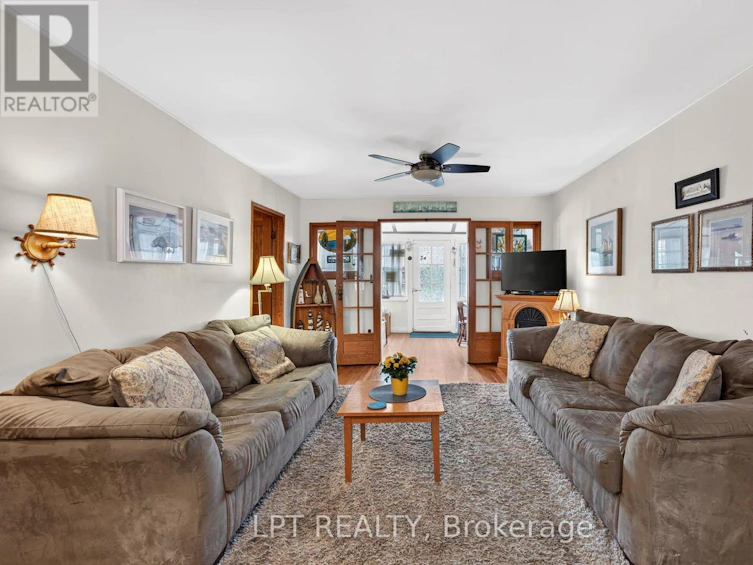 30 Woodward Avenue, Lambton Shores, ON, N0M 1T0 - 12