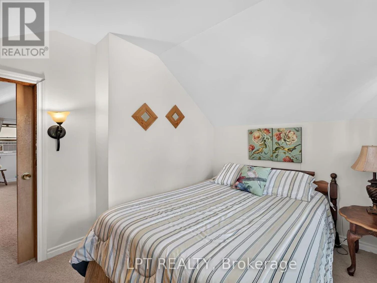 30 Woodward Avenue, Lambton Shores, ON, N0M 1T0 - 30
