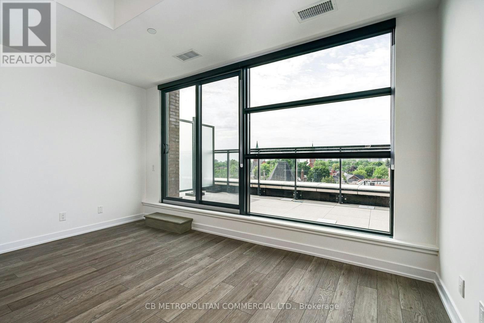 516-2946 Dundas West Street Street W, Toronto, ON, M6P 1Y8 - 7
