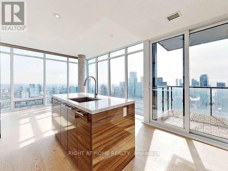 4607-488 University Avenue, Toronto, ON, M5G 0C1