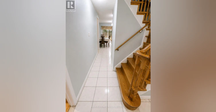 UPPER-18 Angela Court, Markham, ON, L3S 4K8 - 3