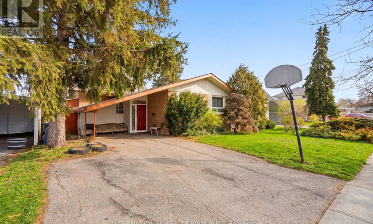 84 Hadrian Drive