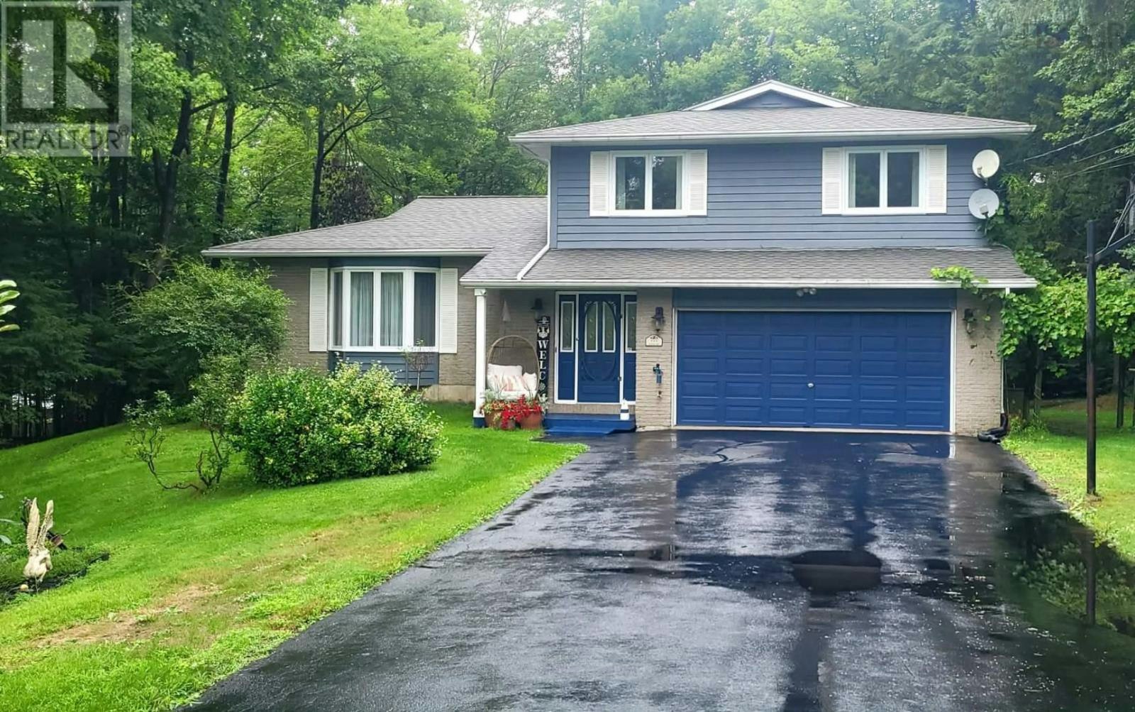 15 Archibald Drive, Fall River, NS, B2T 1E8