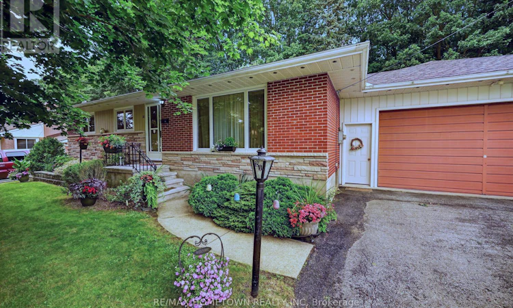 21 Fairway Crescent
