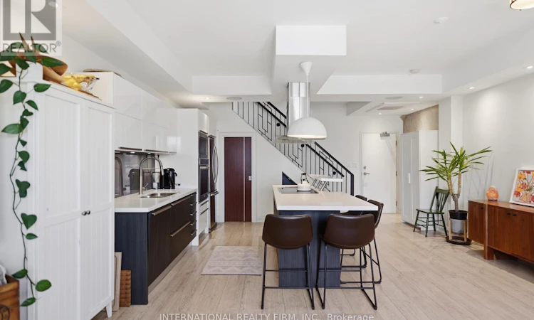 PH27-500 Richmond St Street W