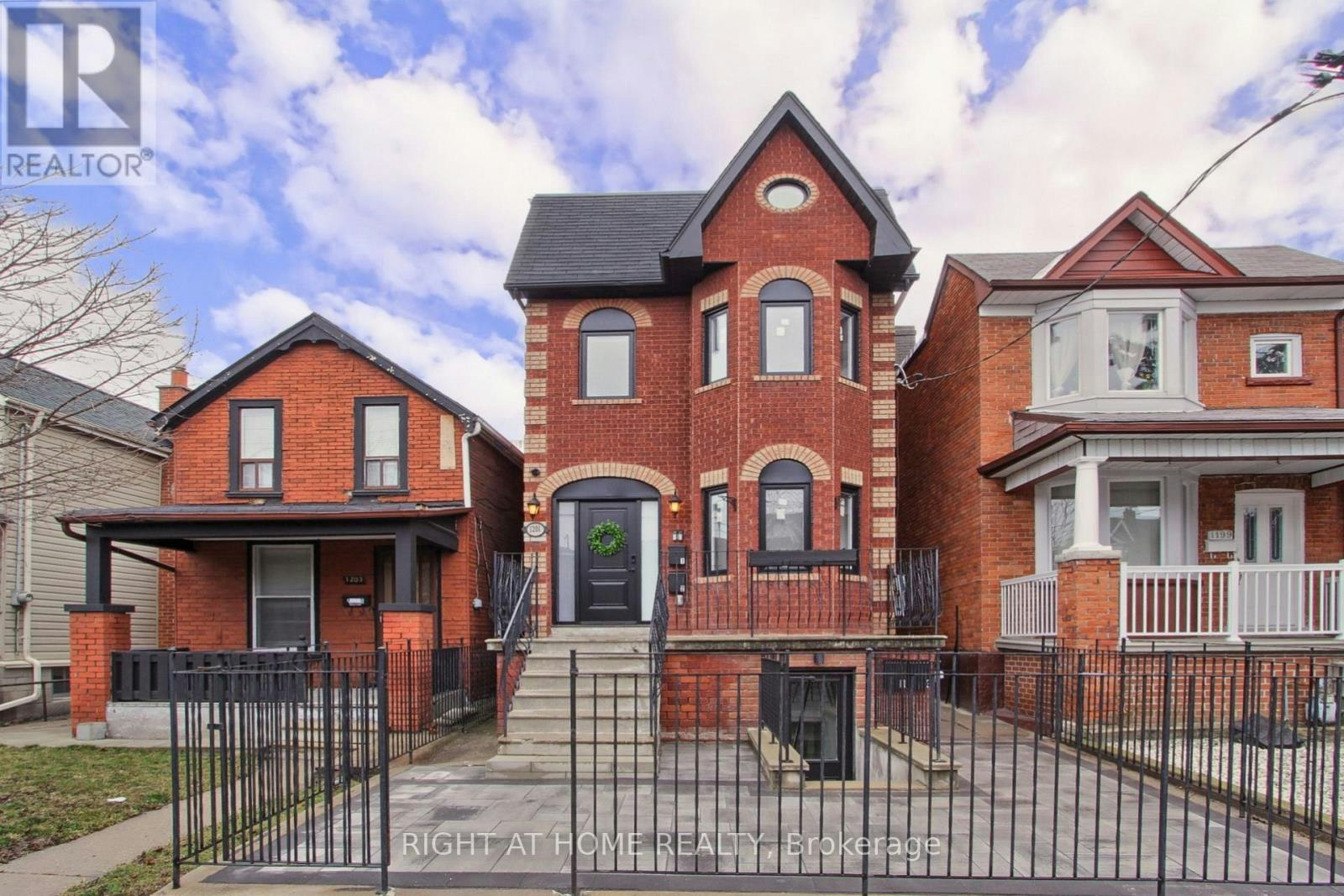 4-1201 Dovercourt Road, Toronto, ON, M6H 2Y1