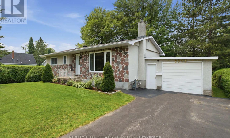 2593 Cleroux Crescent