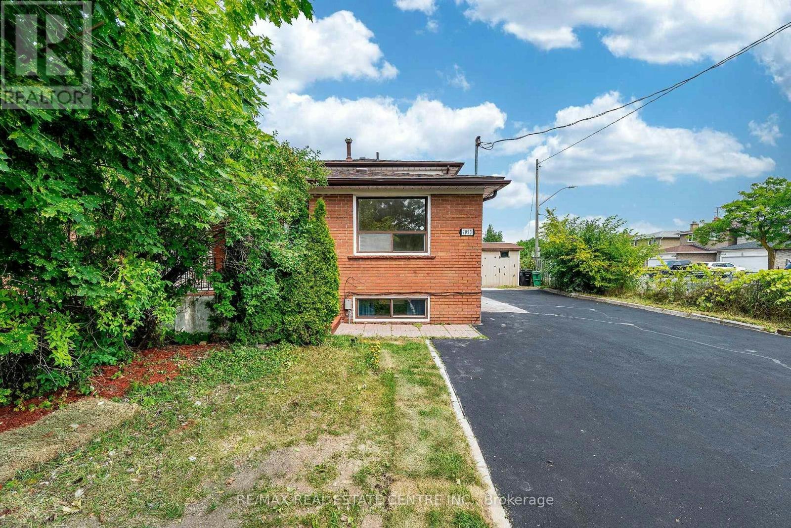 7053 Harwick Drive, Mississauga, ON, L4T 3A3