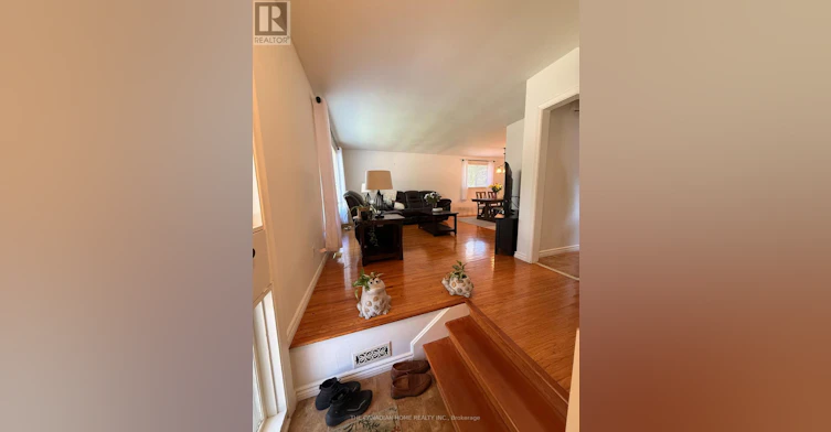 UPPER-31 Brenlyn Court, Hamilton, ON, L9C 4N8 - 4