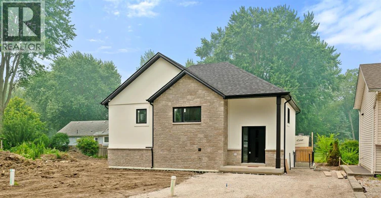 121 Allison Avenue, Essex, ON, N0R 1G0 - 2