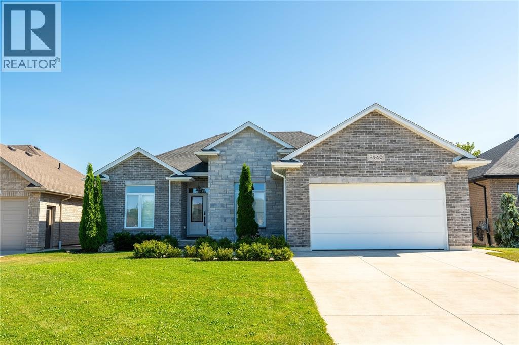 3940 Arie Court, Plympton-Wyoming, ON, N0N 1E0
