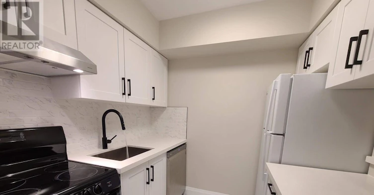 1212-633 Bay Street, Toronto, ON, M5G 2G4 - 2