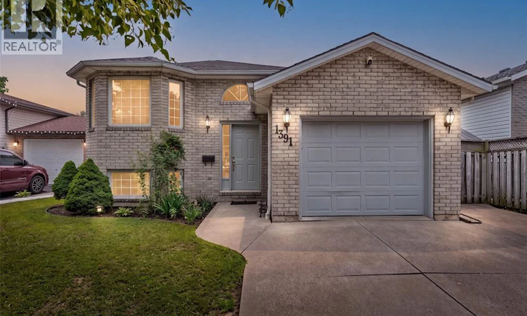 1391 Fuller Crescent