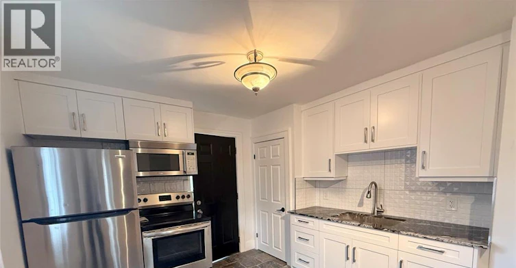 UPPER-837 Louis Avenue, Windsor, ON, N8A 1X4 - 8