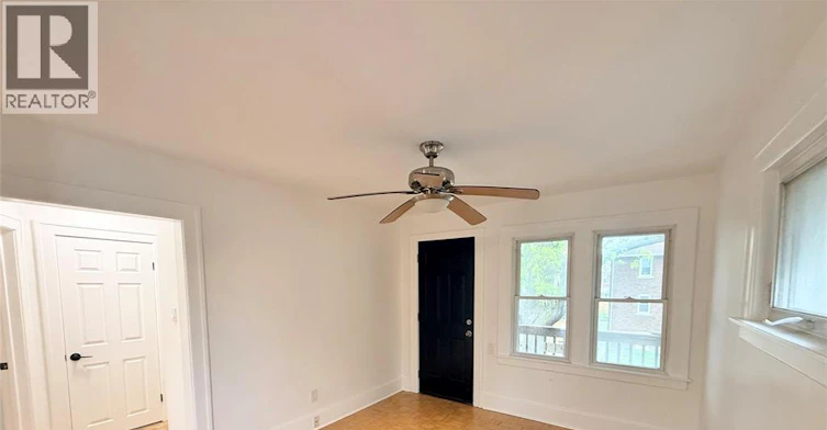 UPPER-837 Louis Avenue, Windsor, ON, N8A 1X4 - 3