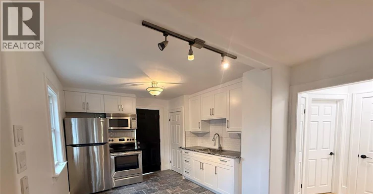UPPER-837 Louis Avenue, Windsor, ON, N8A 1X4 - 7
