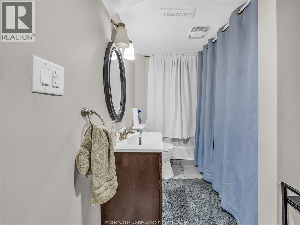 2450 Mckay Avenue, Windsor, ON, N9E 2P5 - 28