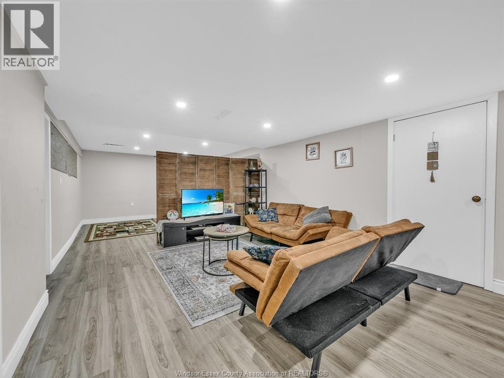 2450 Mckay Avenue, Windsor, ON, N9E 2P5 - 23