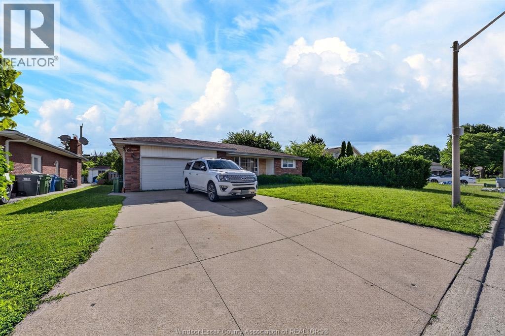 2450 Mckay Avenue, Windsor, ON, N9E 2P5 - 4
