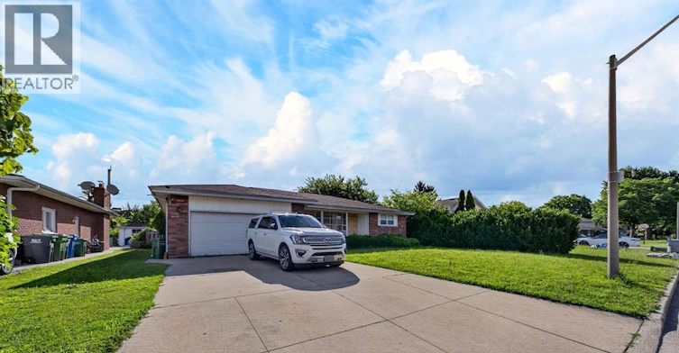 2450 Mckay Avenue, Windsor, ON, N9E 2P5 - 4