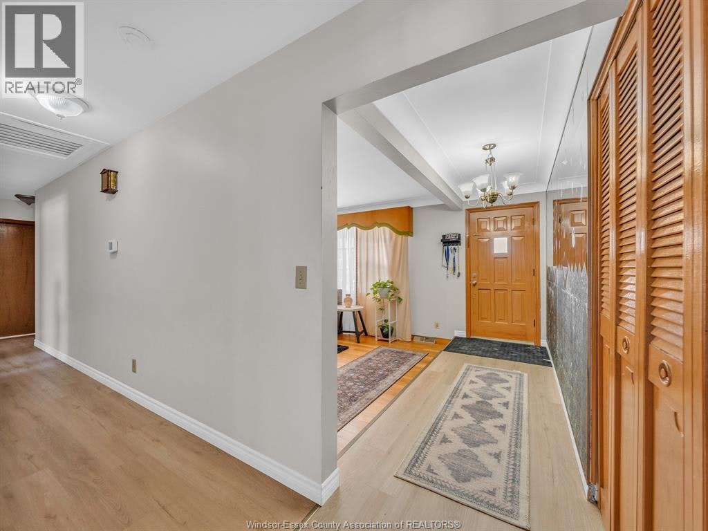2450 Mckay Avenue, Windsor, ON, N9E 2P5 - 7