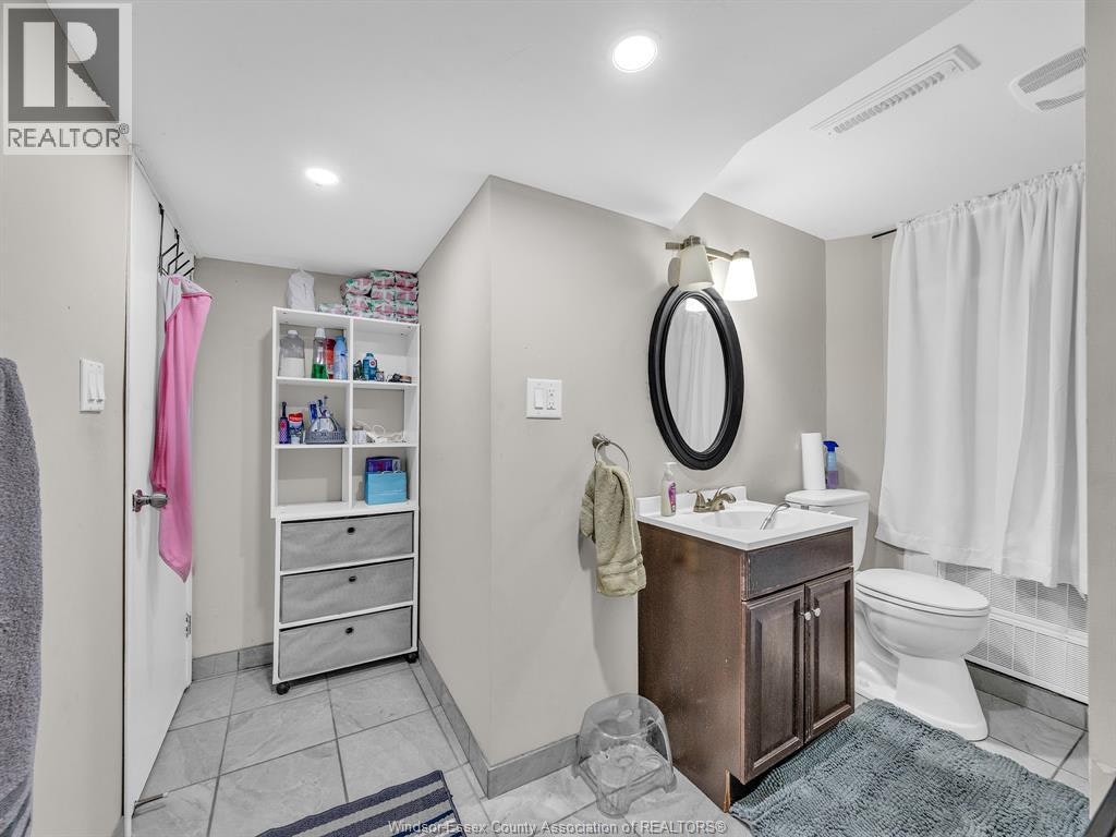 2450 Mckay Avenue, Windsor, ON, N9E 2P5 - 29