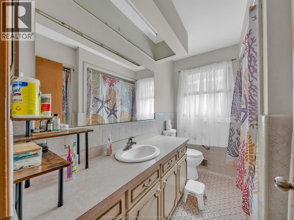 2450 Mckay Avenue, Windsor, ON, N9E 2P5 - 15