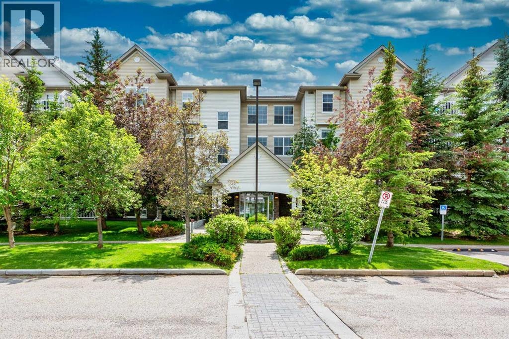 210-2000 Applevillage Court SE, Calgary, AB, T2A 7Z4