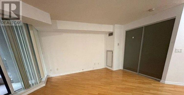 953-111 Elizabeth Street, Toronto, ON, M5G 1P7 - 5