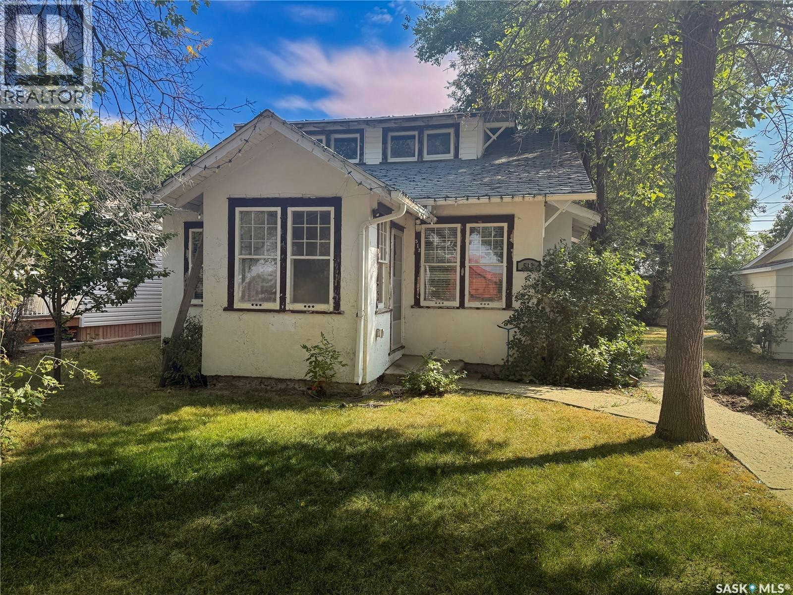 512 1st Street W, Shaunavon, SK, S0N 2M0