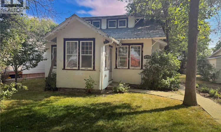 512 1st Street W