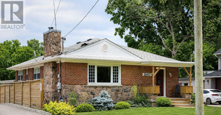 MAIN-20407B Leslie Street, East Gwillimbury, ON, L0G 1R0