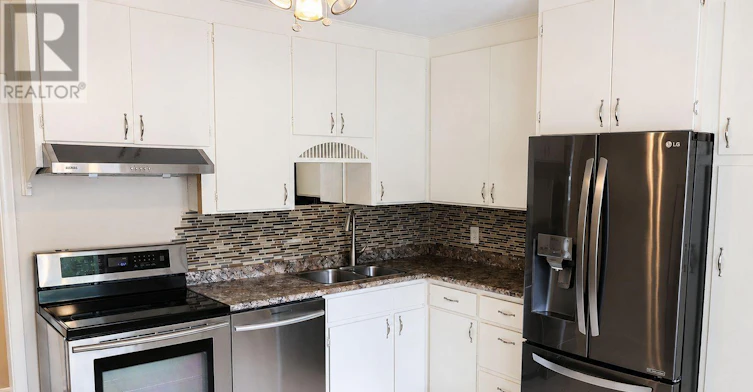 MAIN-20407B Leslie Street, East Gwillimbury, ON, L0G 1R0 - 10