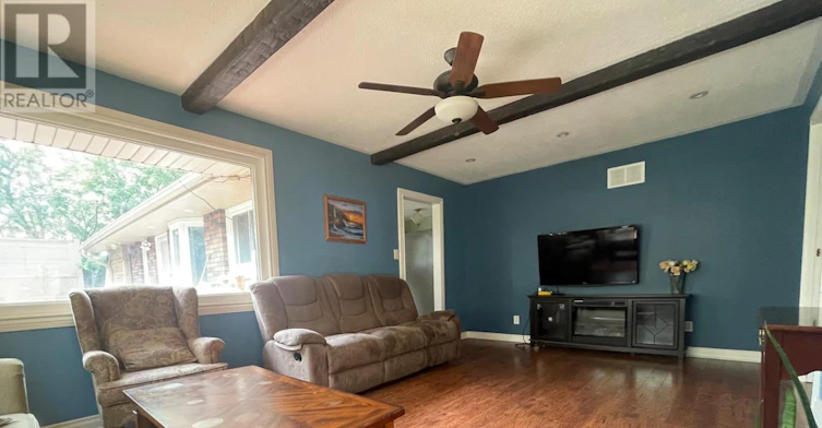 251 Scott Avenue, Newmarket, ON, L3Y 4R4 - 2