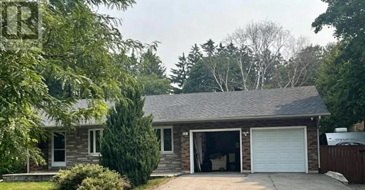 251 Scott Avenue, Newmarket, ON, L3Y 4R4