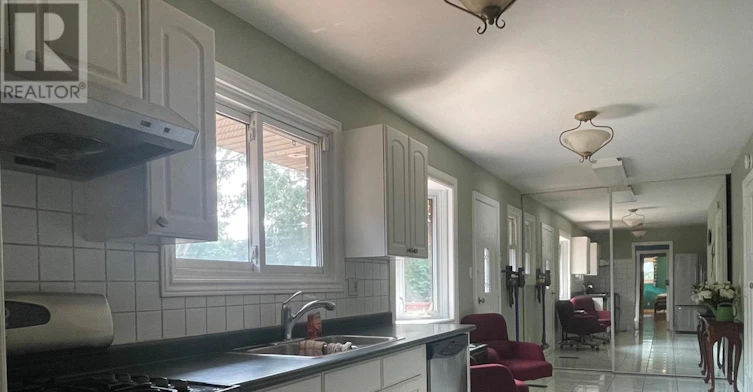 251 Scott Avenue, Newmarket, ON, L3Y 4R4 - 8
