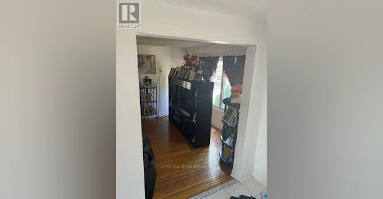 7304 Sills Road, Mississauga, ON, L4T 2K1 - 3