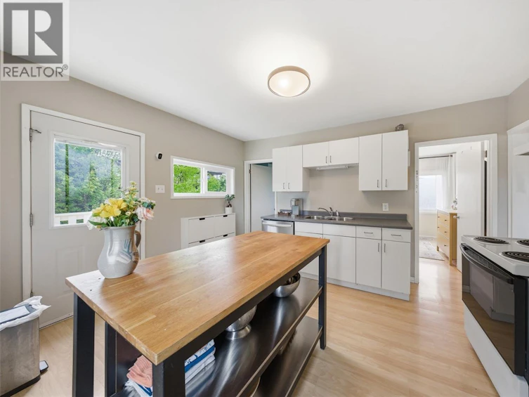 3130 Kingsley Street, Saanich, BC, V8P 4J4 - 11