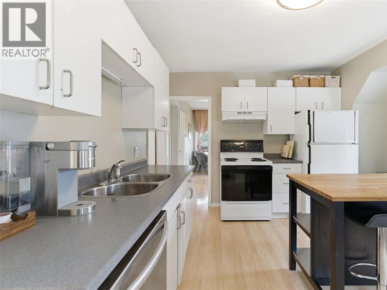 3130 Kingsley Street, Saanich, BC, V8P 4J4 - 12