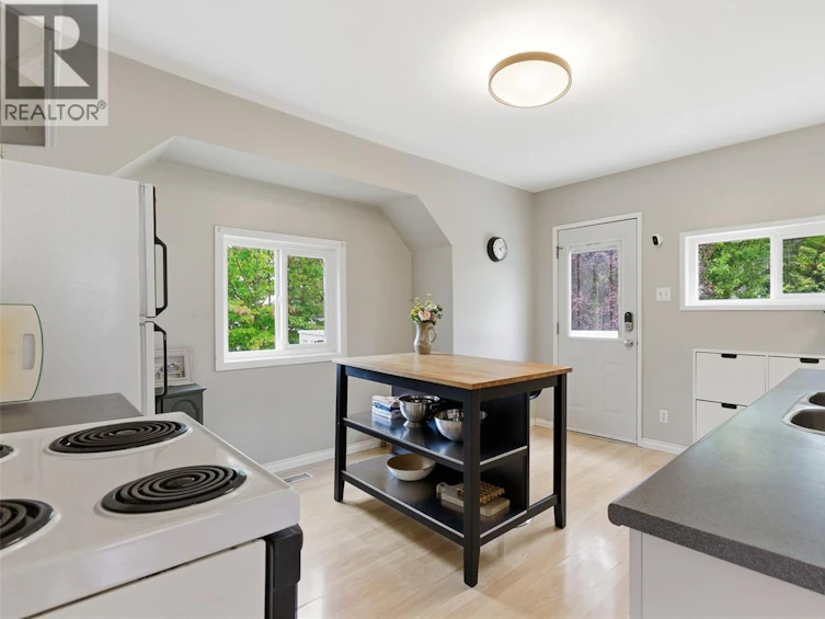 3130 Kingsley Street, Saanich, BC, V8P 4J4 - 9